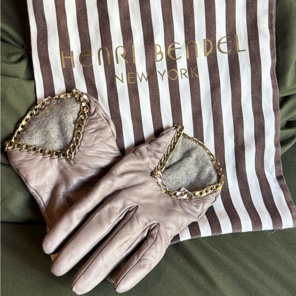 henri bendel Accessories - Henri Bendel Taupe Leather Gloves with Gold Chain